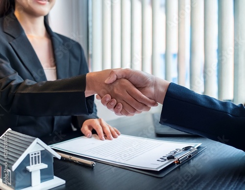 accord, poignée de main vente d'un bien immobilier dans le bureau d'une agence en ia