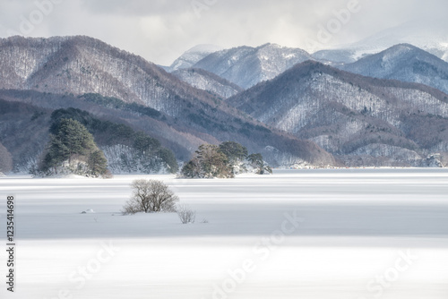 福島県北塩原村　裏磐梯の雪原の風景
 photo