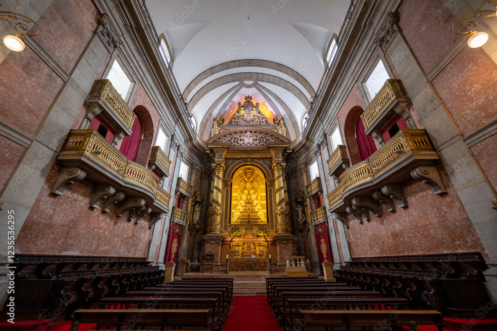 Fototapeta premium Trindade Church - Porto, Portgual
