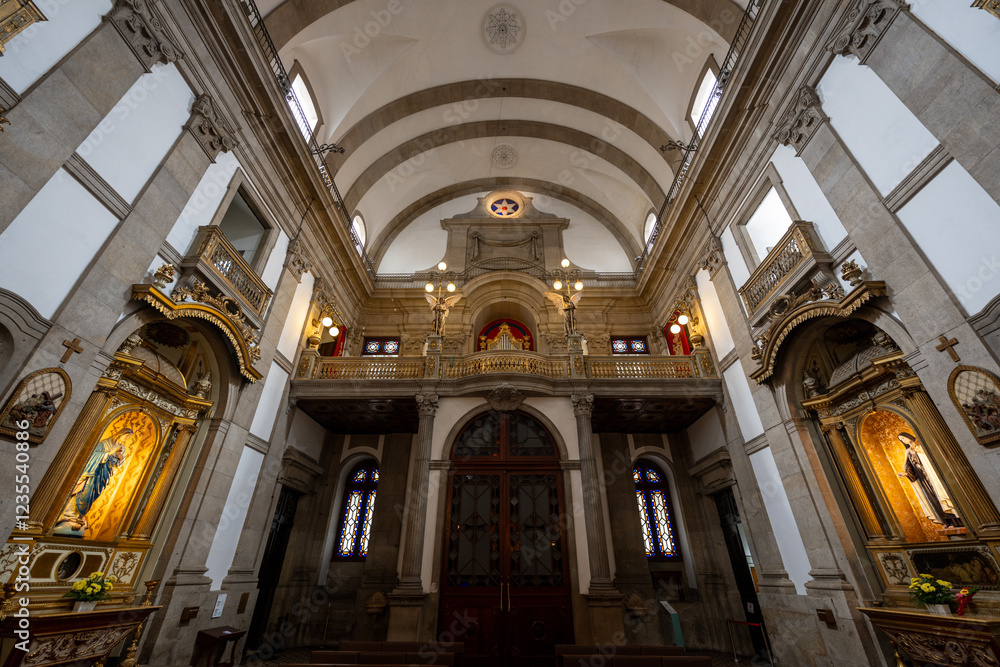 Fototapeta premium Trindade Church - Porto, Portgual