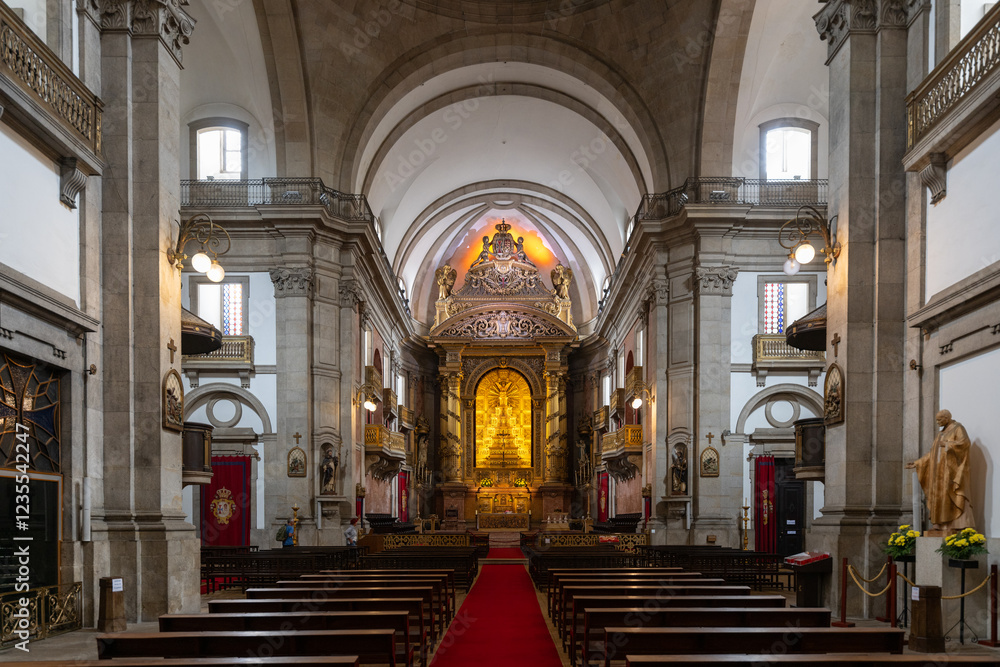 Fototapeta premium Trindade Church - Porto, Portgual