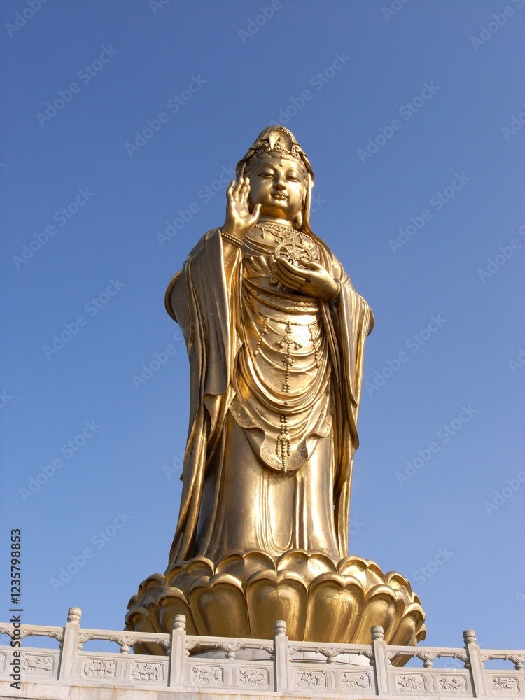 Obraz premium Statue of Guanyin on Mount Putuo Island Zhejiang Povince in China