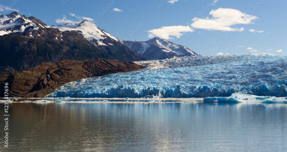 Obraz premium glacier Grey at Torres del Paine national park