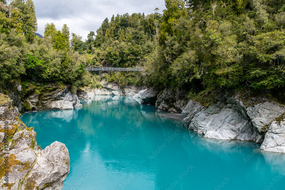Obraz premium View of turquoise water in Hokitika Gorge, New Zealand