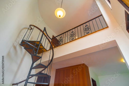 escalera caracol de casa familiar