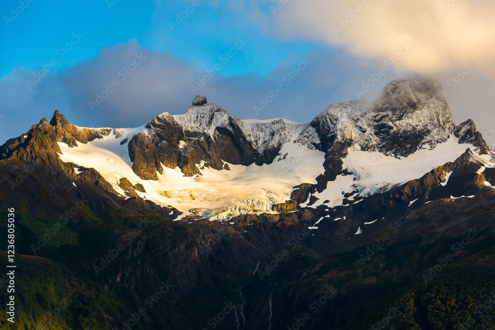 Obraz premium the mountainous region of the national park Alacalufes, Chile