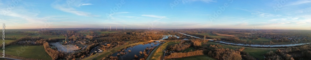 Panoramaaufnahme der Lippe in Marl in Blickrichtung Osten in der Abenddämmerung im Winter