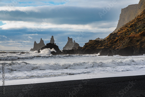 Obraz na płótnie Vikurfjara Black Sand Beach near Vik on the island of Iceland w salonie