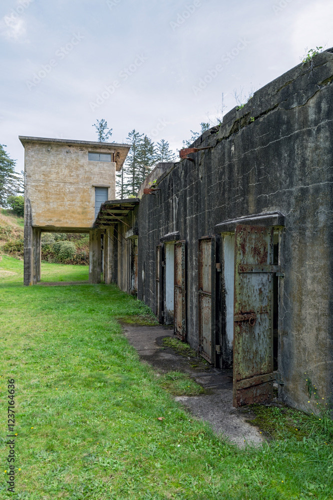 Obraz premium The exterior doors of an abandoned military bunker at Fort Columbia State Park, Washington, USA