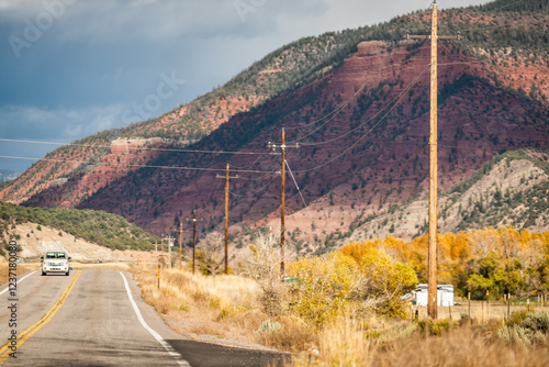 Valokuva Gypsum, Colorado highway road street in Eagle county with red canyon cliff mount