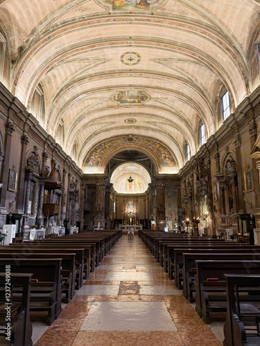 Obraz na płótnie Interior of Chiesa di Sant Eufemia church in Verona, Italy, no people w salonie
