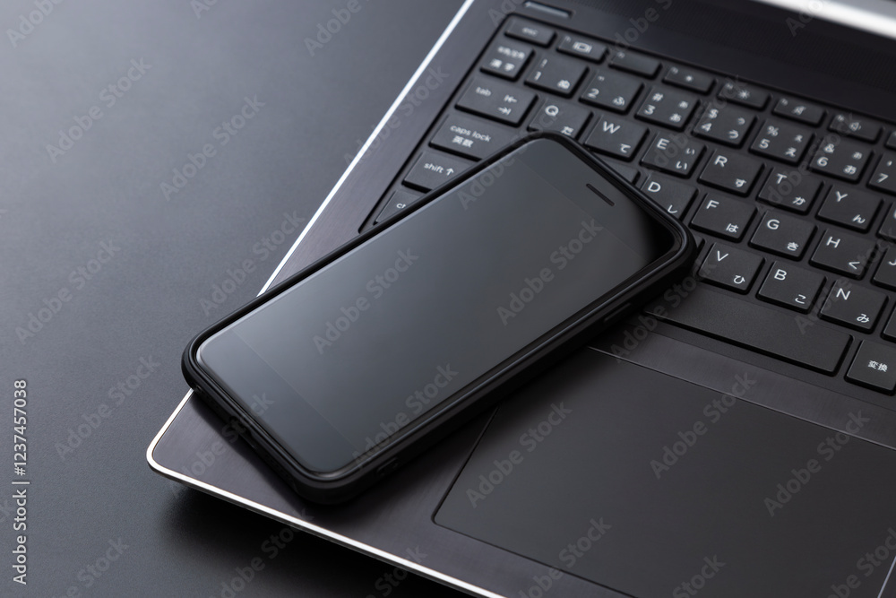 ノートパソコンとスマホ ノートパソコンとスマホ