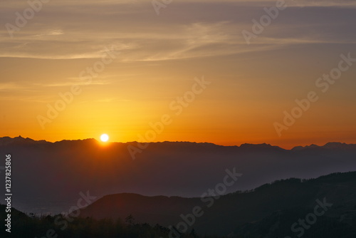 Wallpaper Mural 美ヶ原より北アルプス連峰に沈む夕日を望む Torontodigital.ca