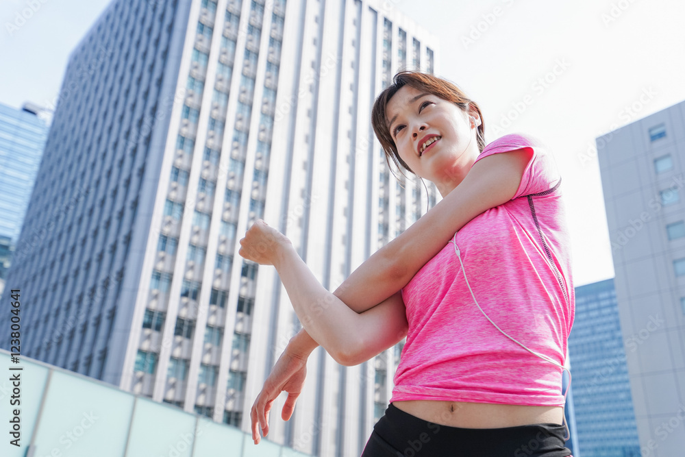 ストレッチをする女性 ストレッチをする女性
