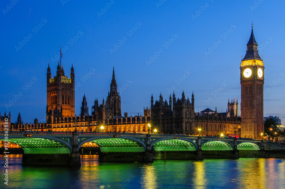 Naklejka premium ロンドンのとても美しい夜景A very beautiful night view of London