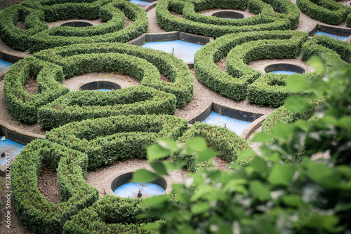 Obraz na płótnie Formal Garden with Sculpted Hedges and Water Features. w salonie