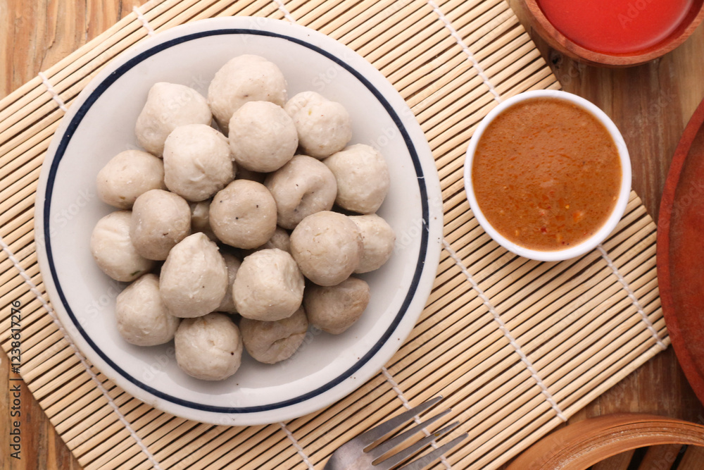 Delicious Meatballs with Spicy Peanut Sauce