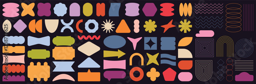 Brutalist shapes. Geometry form icons, oval groovy frame or abstract groovy circle frame, modern figures, basic shapes. Speech bubbles. Vector elements minimal brutal isolated illustration