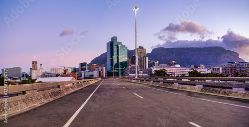 Obraz na płótnie Panorama of Highway Leading to Cape Town City at Twilight with Table Mountain in the Background, Cape Town, South Africa w salonie
