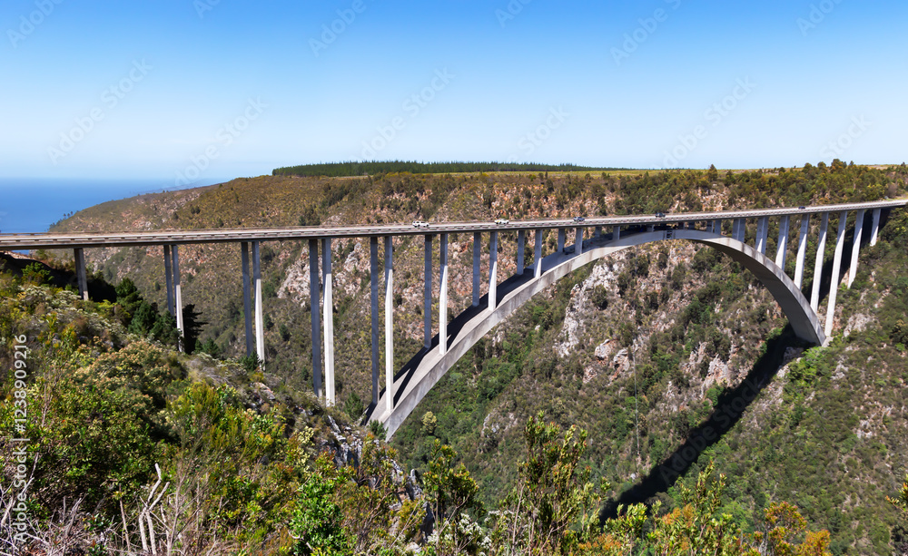 The Bloukrans Bridge is a single-span concrete road bridge in South Africa. It crosses the Bloukrans River, which divides the Eastern Cape (Kakadu district) and Western Cape (Eden district) provinces. The Bloukrans Bridge is a single-span concrete road bridge in South Africa. It crosses the Bloukrans River, which divides the Eastern Cape (Kakadu district) and Western Cape (Eden district) provinces.