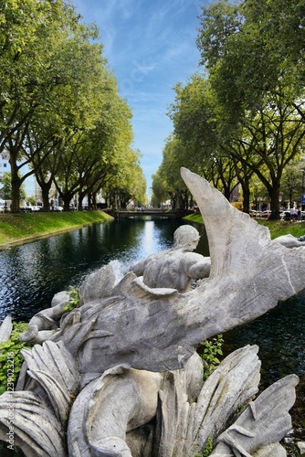 Düsseldorf, Tritonenbrunnen an der oberen Königsallee mit dem Kö-Graben photo