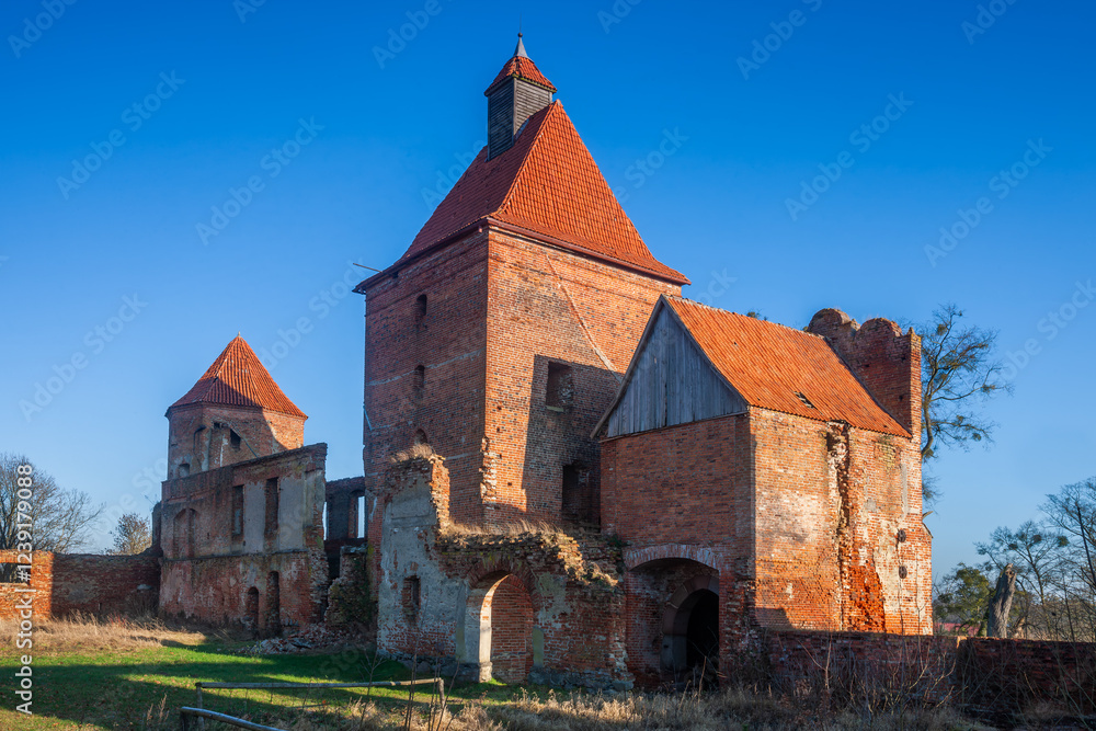 Szymbark-ruiny czternastowiecznej warowni Szymbark-ruiny czternastowiecznej warowni