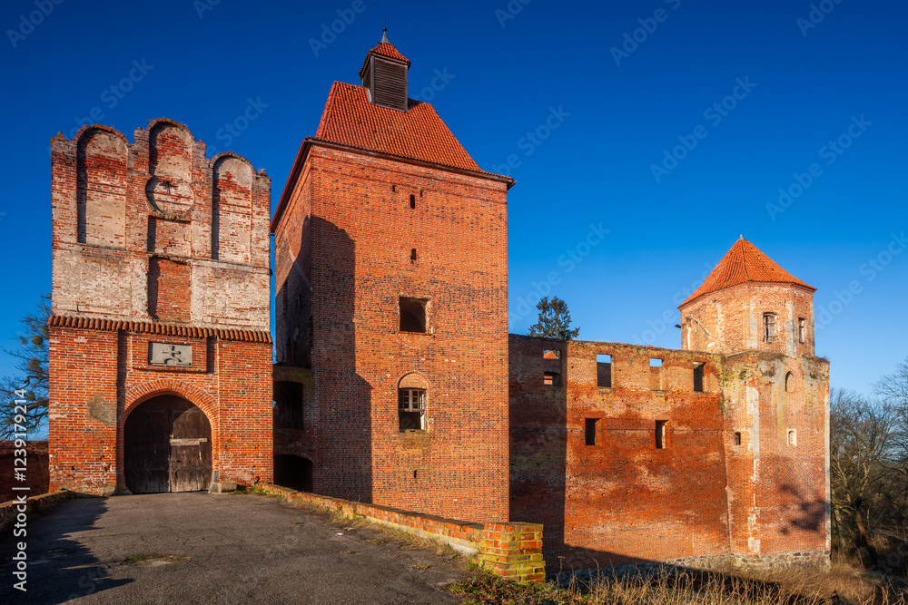 Szymbark-ruiny czternastowiecznej warowni Szymbark-ruiny czternastowiecznej warowni