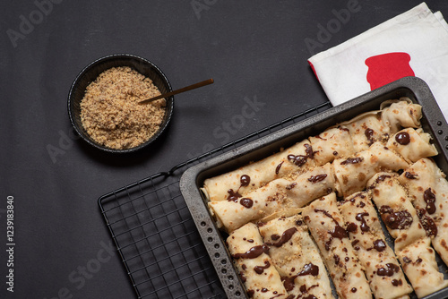 Obraz na płótnie Delicious Chocolate Drizzled Crepe on Black Tray w salonie