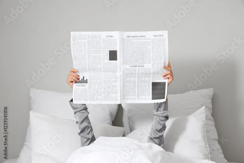 Morning of woman holding ne...