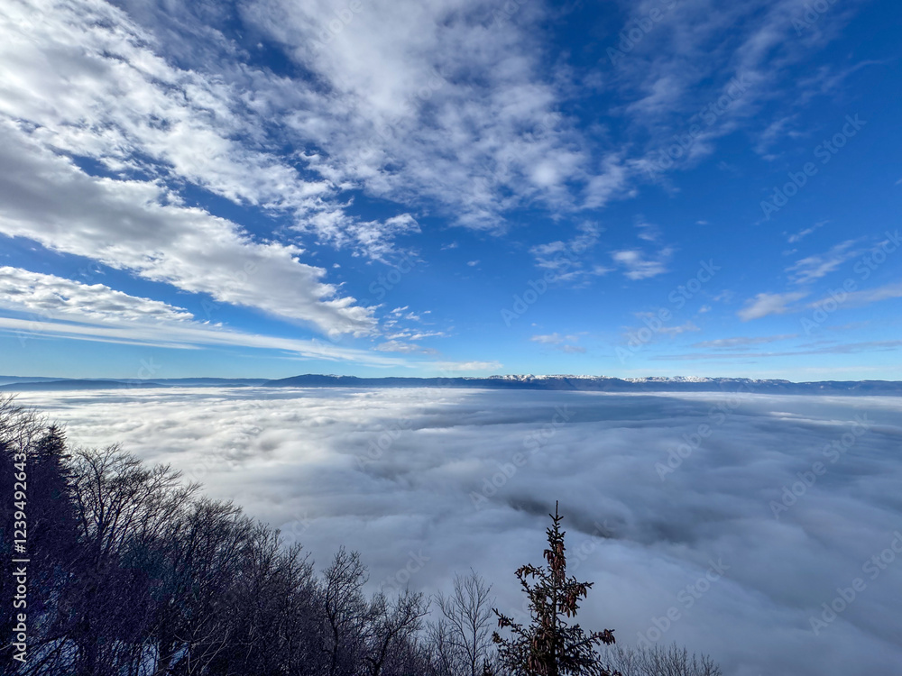 Obraz premium Mountain view on the clouds