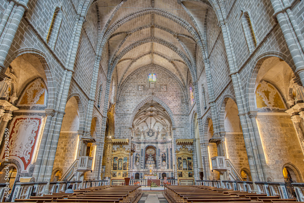 Fototapeta premium The Interior of the Igerja e Mosteiro de Sao Francisco in Evora, Portugal
