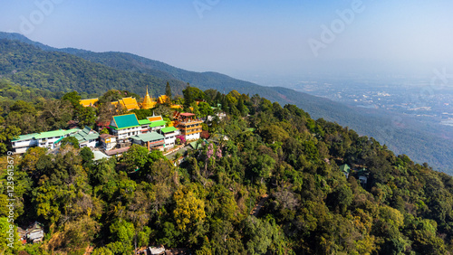 Obraz na płótnie Wat Phra That Doi Suthep Temple shining on the mountainside in Chiang Mai, Thail