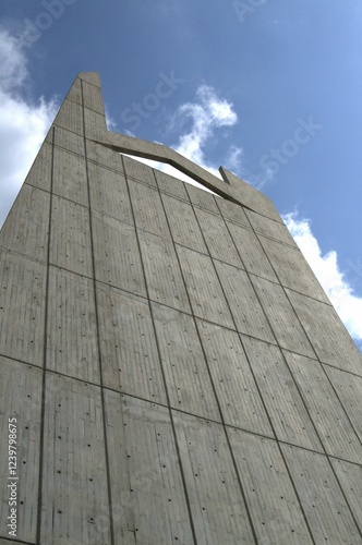 Iglesias y vitrales en el Estado Portuguesa.
La mayoria de la poblacion del Estado Portuguesa profesa la religion catolica,y es alli donde hizo su aparicion la Virgen de Coromoto.