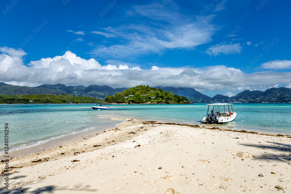 Fototapeta premium Round Island, Sainte Anne Marine National Park, Republic of Seychelles, Africa.