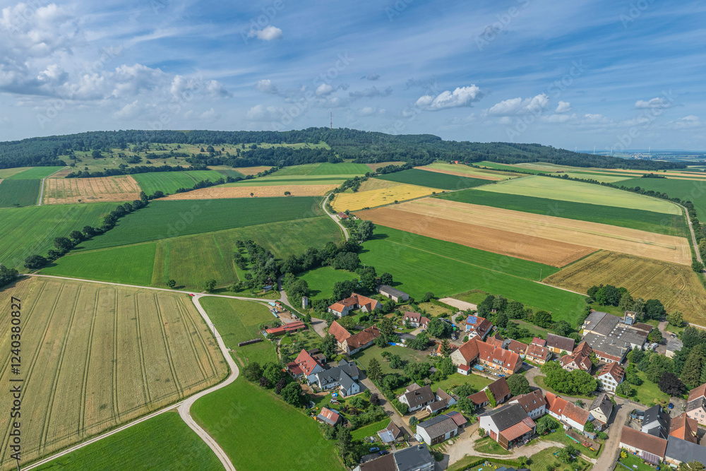 Die Ferienregion Hesselberg rund um die Gemeinde Ehingen aus der Vogelperspektive Die Ferienregion Hesselberg rund um die Gemeinde Ehingen aus der Vogelperspektive