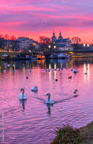 Kraków: Widok o poranku na Kościół na Skałce i rzekę Wisłę