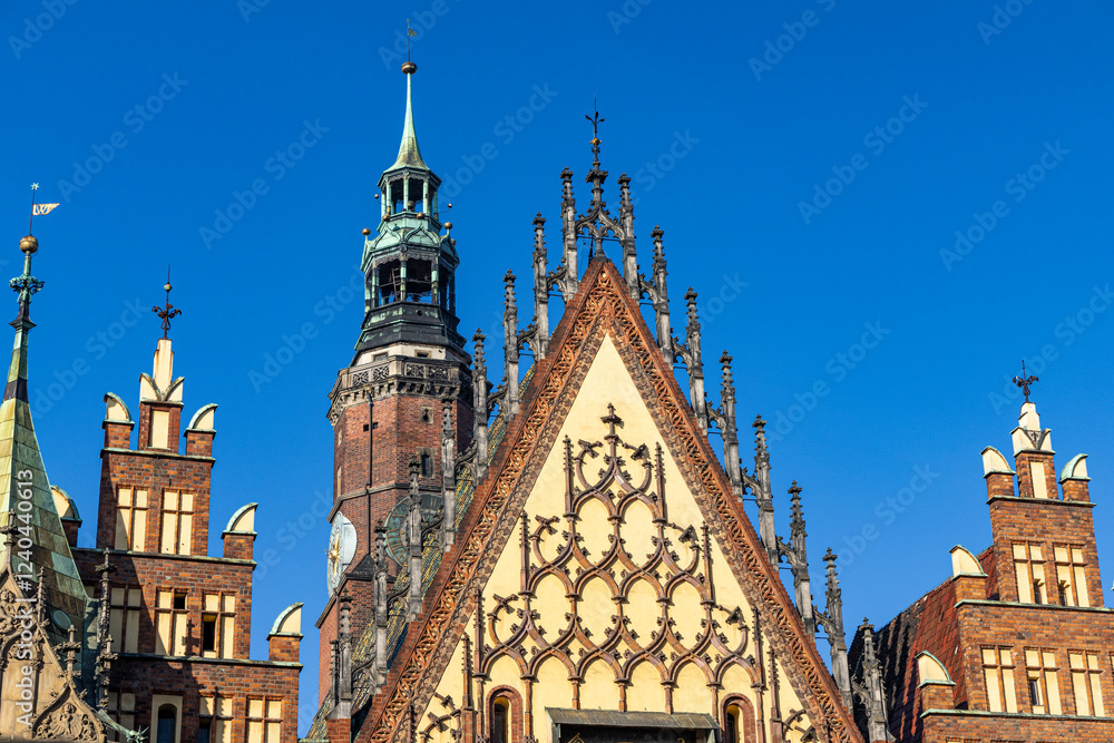 Obraz premium Colourful facades of old houses on the market square in Wroclaw, Poland