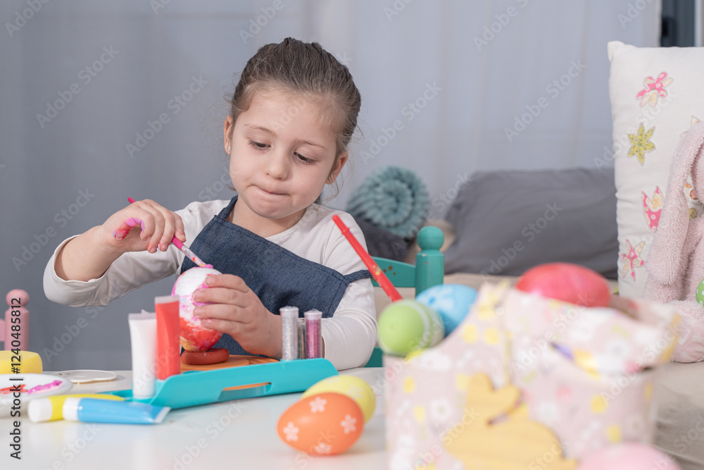 Naklejka premium Egg decorating: A magical moment
