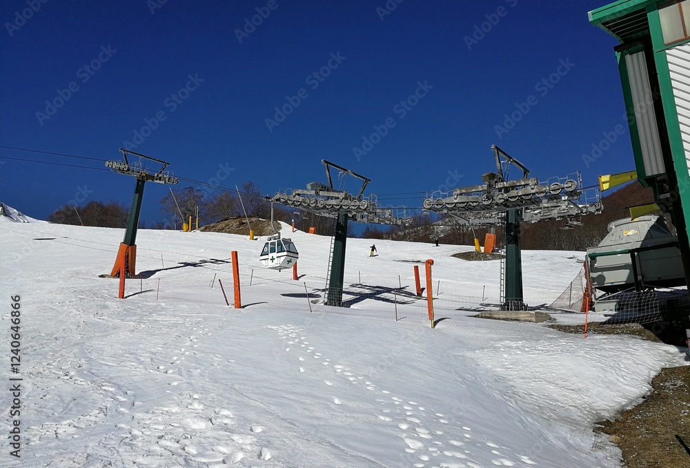 Roccaraso - Cabina di soccorso dell'Ovovia