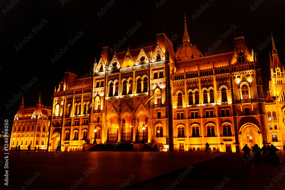 Fototapeta premium 2024: Stunning Night Glow of the Hungarian Parliament Building