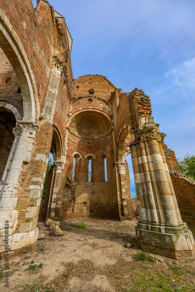 Araca (Hungarian: Aracs) is a medieval Romanesque church ruin located about 12 km of Novi Becej, Serbia. Araca (Hungarian: Aracs) is a medieval Romanesque church ruin located about 12 km of Novi Becej, Serbia.
