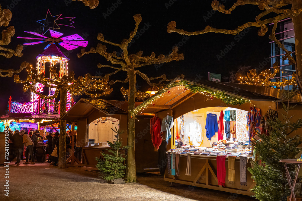 Obraz premium Weihnachtsmarkt Friedrichshafen am Bodensee