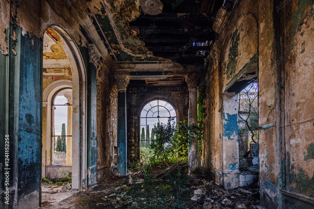 Obraz premium Ruined abandoned building overgrown by plants and moss