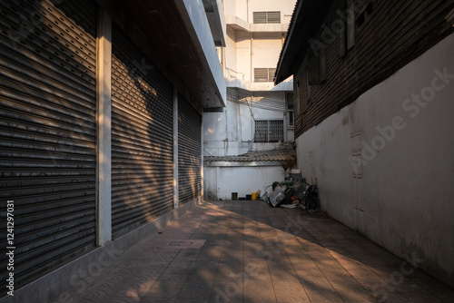 Obraz na płótnie Narrow street in Bangkok, Thailand w salonie