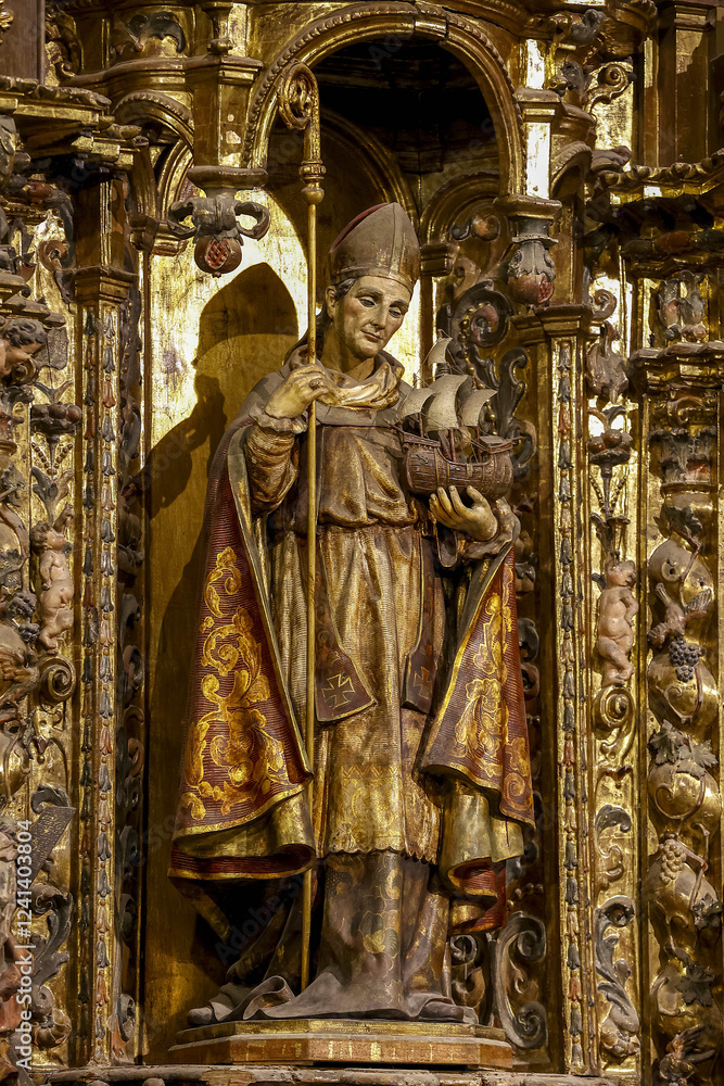 Obraz premium Sant Bartomeu i Santa Tecla church, Sitges, Catalonia, Spain. Statue