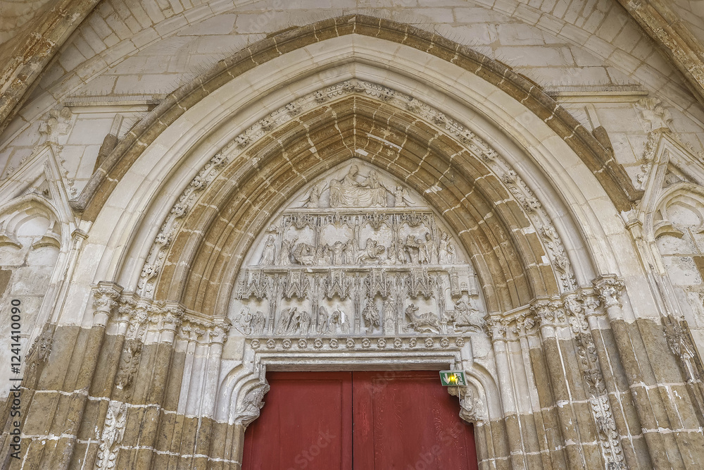 Obraz premium Saint Germain abbey church, Auxerre, Yonne, France. Door, vaults & tympanum