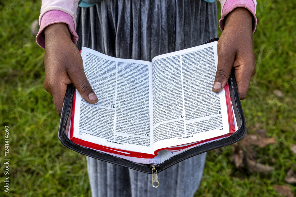 Φωτογραφία Wa-arusha girl holding a bible in N’giresi village, Tanzania