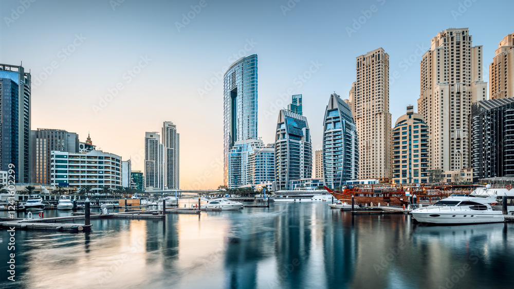 Fototapeta premium the dubai marina during sunset
