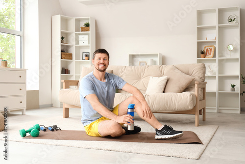 Sporty young man with bottl...