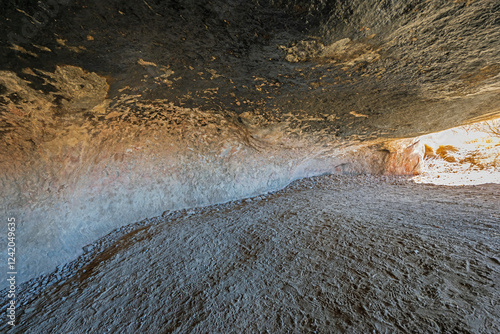Obraz na płótnie View From Inside a Tuff Rock Cave w salonie